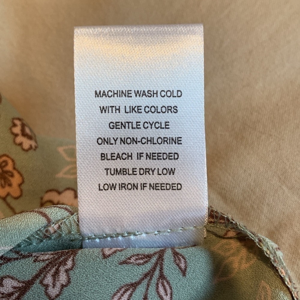 NWT - DR2 Shortsleeved Floral Top Size Small - Picture 16 of 16